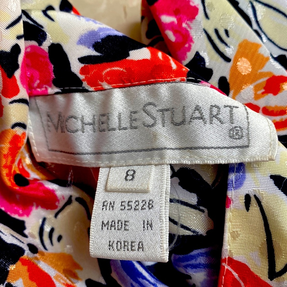 Michelle Stuart women flower top. No stains no rips no smoking no pets. Colorful